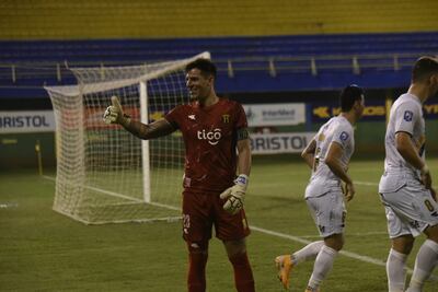 Servio hizo el 0-1 a favor de la visita y fue clave en los minutos finales del partido.