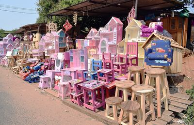 Los variados muebles y juguetes de maderas se adecuan a los personajes infantiles de moda.