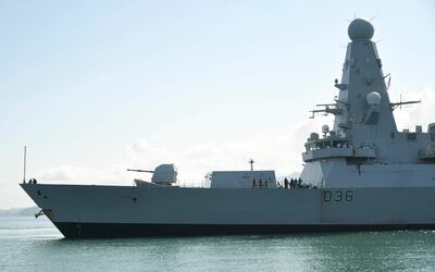 El destructor británico "HMS Defender" llega al puerto de Batumi (Georgia), en el mar Negro, el pasado sábado.