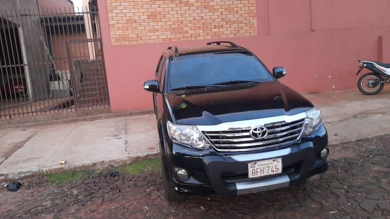 La camioneta robada recuperada del poder de Derlis Ramón Morínigo Portillo.