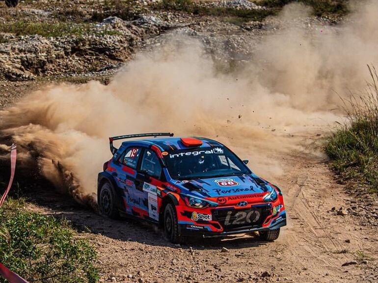 Fabrizio Zaldívar en plena competencia del Rally de Cordillera.