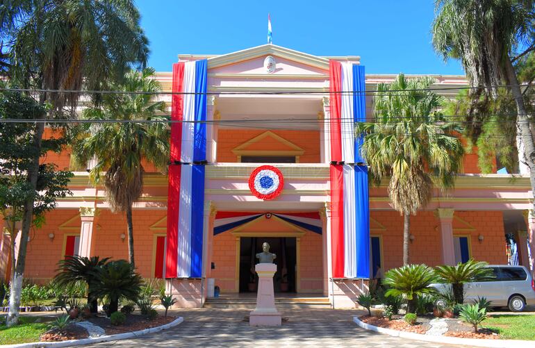 Fachada de la Municipalidad de Villarrica.