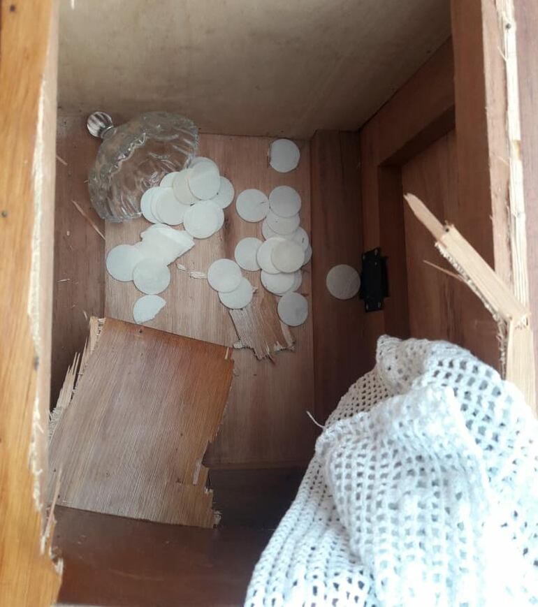 Destruyen imágenes del templo San José de los Arroyos.