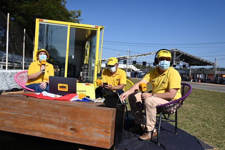 ABC Tv estuvo en el Aratiri transmitiendo en vivo en duplex con ABC Cardinal, la habilitación del gran predio de vacunación. 