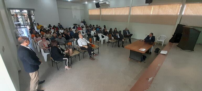 Los propietarios de las pequeñas y medianas empresas participaron hoy de una charla informativa para presentarse a licitaciones.