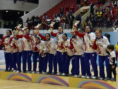 Las Panteras festejando la medalla de plata en el Baloncesto de los Juegos Suramericanos Asunción 2022.