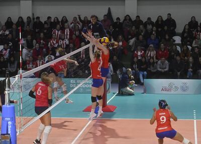 El partido de la selección paraguaya femenina de Vóleibol contra Chile en los Juegos Suramericanos Asunción 2022.