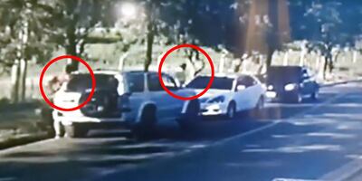 Imágenes del circuito cerrado captaron todo lo sucedido alrededor del auto dentro del cual se produjo el feminicidio en Loma Pytã, ayer, miércoles.