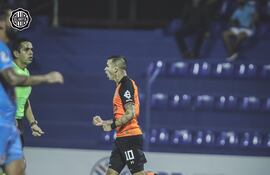 Derlis González marcó dos goles ante Resistencia por Copa Paraguay.