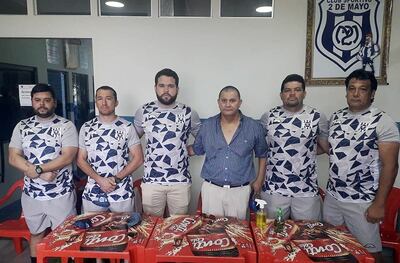 Integrantes del cuerpo técnico del 2 de Mayo de Pedro Juan, encabezado por Ariel Galeano.