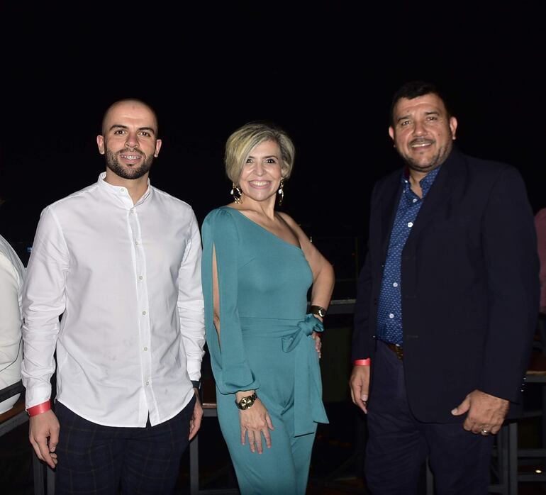 Adam Hasan, Tatiana Ayala y Alejandro Ochoa.