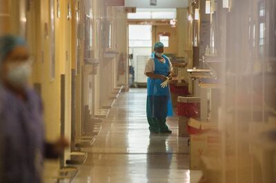 Trabajadores médicos en un hospital en Ciudad del Cabo, Sudáfrica.