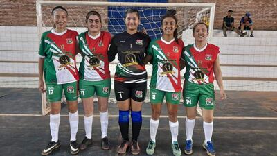 Cinco titular de Coronel Martínez, que se impuso a San Juan Nepomuceno, en partido por el Grupo 3 de las eliminatorias del X Campeonato Nacional Femenino de Fútbol de Salón. Las finales serán en Hernandarias, desde el 22 de este mes.