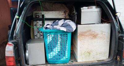 La camioneta fue acondicionada para cargar la mayor cantidad de objetos posible; solo tenía los asientos de la parte del frente, explicaron.