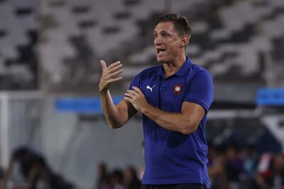 El entrenador de Cerro Porteño Facundo Sava dirige ante Curicó Unido durante un partido de la segunda ronda de Copa Libertadores 2023, en el estadio Monumental en Santiago de Chile (Chile).