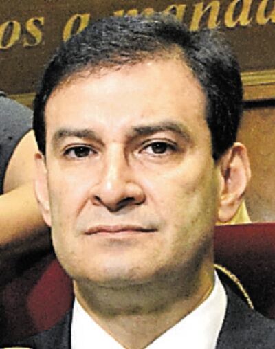 Silvio Ovelar (ANR-Añetete) descalificó a su colega Lilian Samaniego, quien a su vez le instó a respetar.