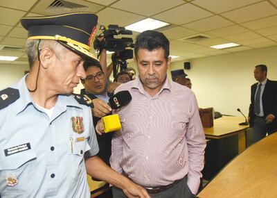 El excomandante Alvarenga (c), en una audiencia en tribunales.