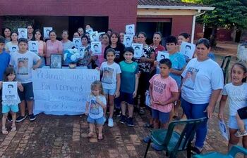 Familiares, amigos y vecinos piden justicia para Fernando Báez en Carapeguá.