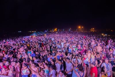 En playa Paraíso de Villa Florida hubo aglomeración de miles de personas sin los cuidados sanitarios.
