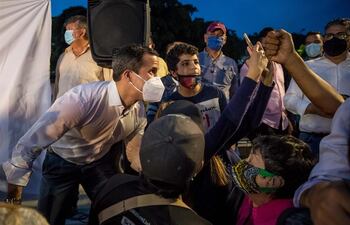 El presidente de la Asamblea Nacional, Juan Guaidó, participa en un acto de contracampaña a las elecciones a diputados de la Asamblea Nacional, el 01 de diciembre del 2020, en Caracas (Venezuela)