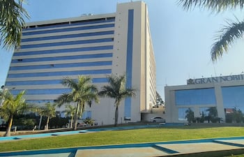 Los delincuentes ingresaron al sector administrativo del Gran Nobile Hotel & Convention y se alzaron con dinero en efectivo, cuya cantidad no se precisó.