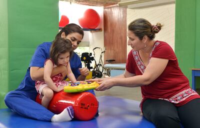 Actualmente, Teletón  atiende  a distancia a más de 2000 familias.