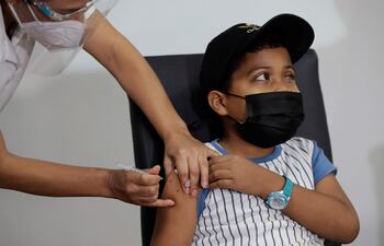 Vacunas pediátricas Pfizer llegarían en febrero, según anunció Norman Harrison de Distribuidora La Policlínica.