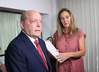 César Manuel Diesel Junghanns, titular de la Corte Suprema y su abogada, Ingrid Junghanns .