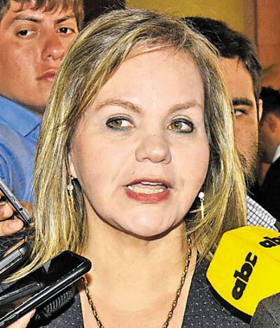 La senadora Lilian Samaniego (ANR) señaló que hoy se hará una audiencia pública sobre el proyecto.