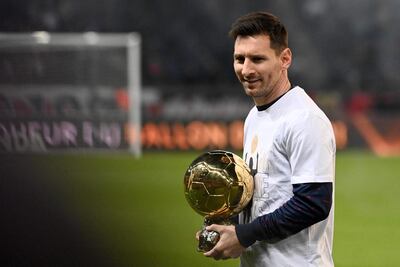 Messi presentó su Balón de Oro 2021 a la afición del París SG