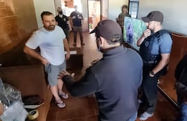 Diego José Cubas Jordán es interrogado por agentes de Senad.