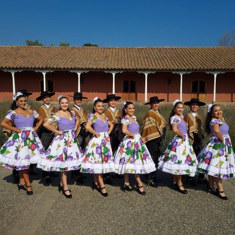 Integrantes del Ballet Folclórico del Teatro Municipal de La Florida, Chile.