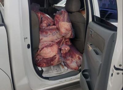 Caen policías con carne de contrabando.