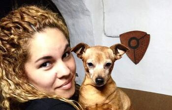 Con esta imagen, Susan Zaldívar se despidió de su hija perruna "Pampita" en las redes.