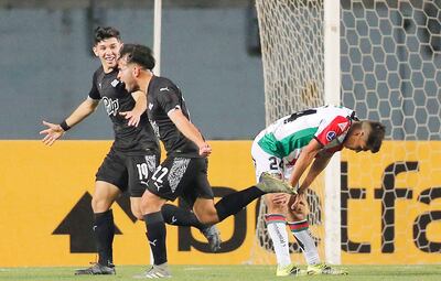 Por ahora el gol más importante de Hugo Martínez que lo celebra  eufóricamente con Enciso.