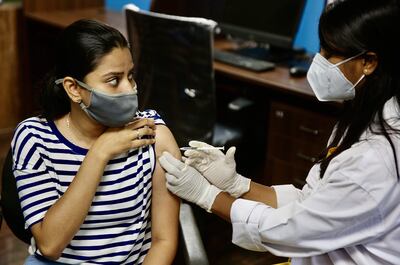 El 42 % de las mujeres experimentó un aumento del sangrado de la menstruación en las dos semanas siguientes a vacunarse contra el covid.