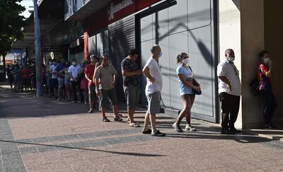 Desde temprano, los seguidores de Cerro Porteño se agolparon ayer al club en busca de sus entradas para la fiesta del fútbol del domingo en La Nueva Olla.