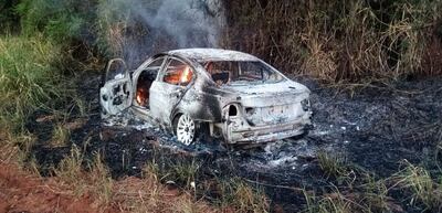 El rodado fue encontrado totalmente incinerado en un camino rural.