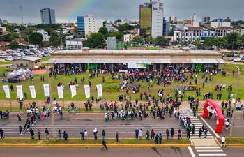 Mucha gente asistió y le puso brillo y calor a la fria tarde del sábado, durante la 23 edición de la Correcaminata Solidaria, en la costanera de Encarnación.
