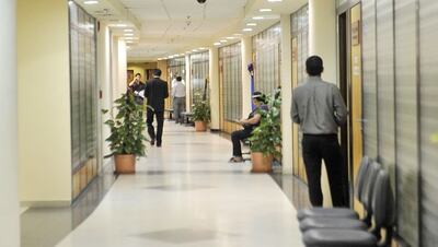 Los senadores al igual que un grupo importante de funcionarios también se tomó la semana libre para hacer proselitismo, a días de las elecciones del domingo.