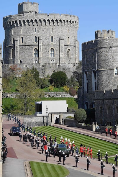 El cortejo fúnebre, en los patios del Palacio de Windsor.