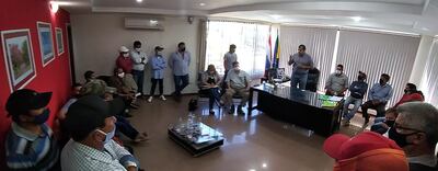 La reunión se realizó en el despacho del intendente.