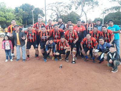 Sport 8 de Diciembre, campeón del Torneo Senior Tío Basilio.