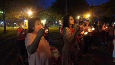 Las participantes rindieron homenaje a las víctimas del cáncer de mama.