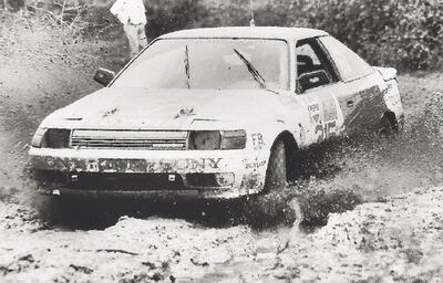 Imponente el Toyota Célica GT4 ST 165 de Molas y Elizeche en su paso por una de las etapas de aquel memorable Transchaco Rally de 1990.