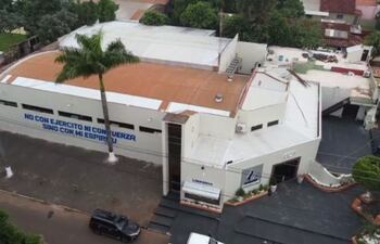 El Centro de Convenciones de Avivamiento ocupa prácticamente una manzana, con una radio FM incluida.