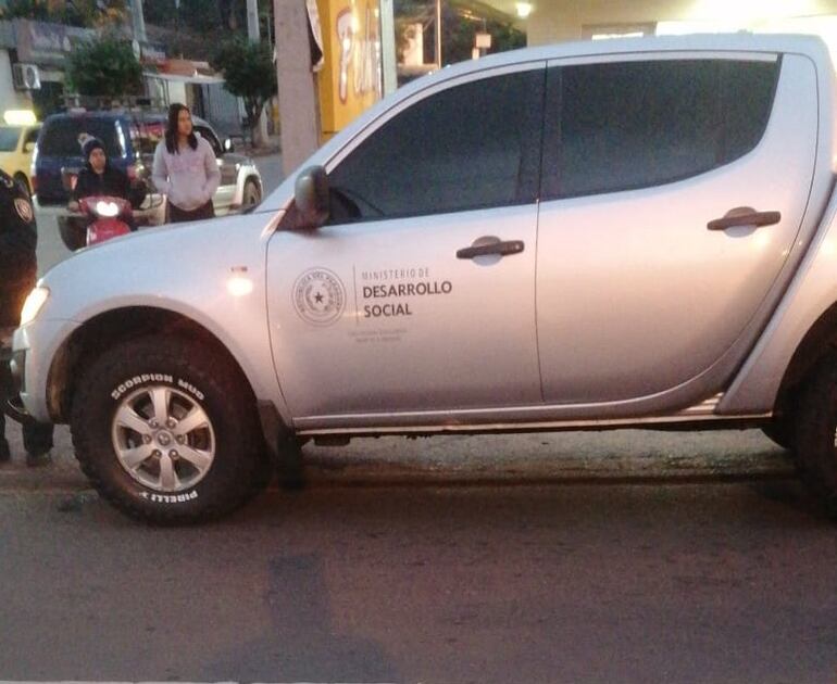 La camioneta que estuvo involucrada en el accidente tiene la inscripción del Ministerio de Desarrollo Social.