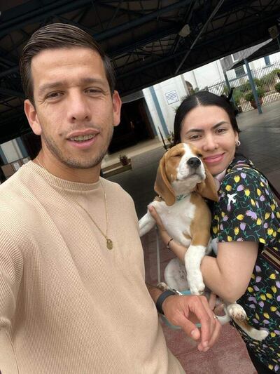 Caacupé. Juan Ángel Espínola, quien será presentado hoy como cuarto fichaje de Olimpia, con su esposa Deysi Diana Pérez.