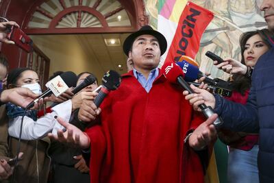 El presidente de la Confederación de Nacionalidades Indígenas de Ecuador (Conaie), Leonidas Iza, habla en declaraciones a la prensa en la Casa de la Cultura, hoy en Quito.