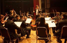 La Orquesta de Cámara Municipal de Asunción culminará esta noche su temporada 2019 bajo la batuta de Miguel Ángel Echeverría.